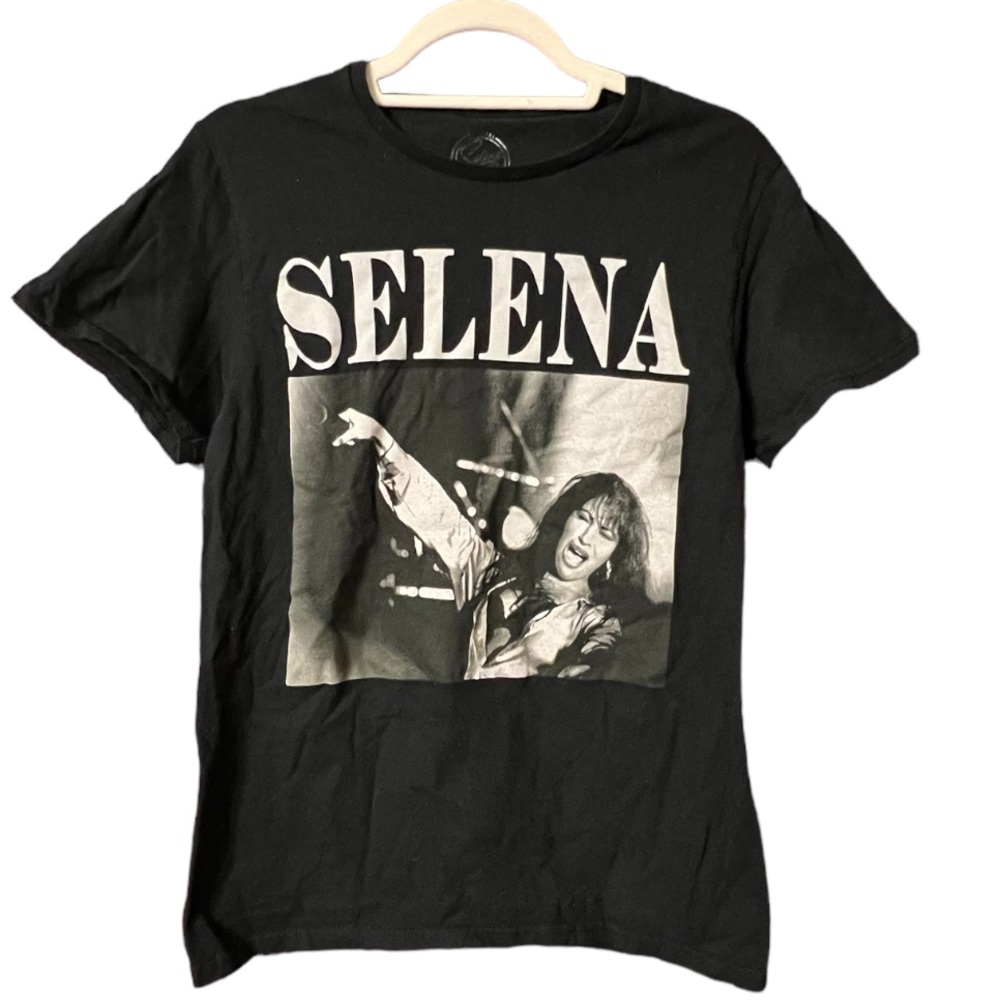 Selena Black Cotton Graphic T-shirt Size Small